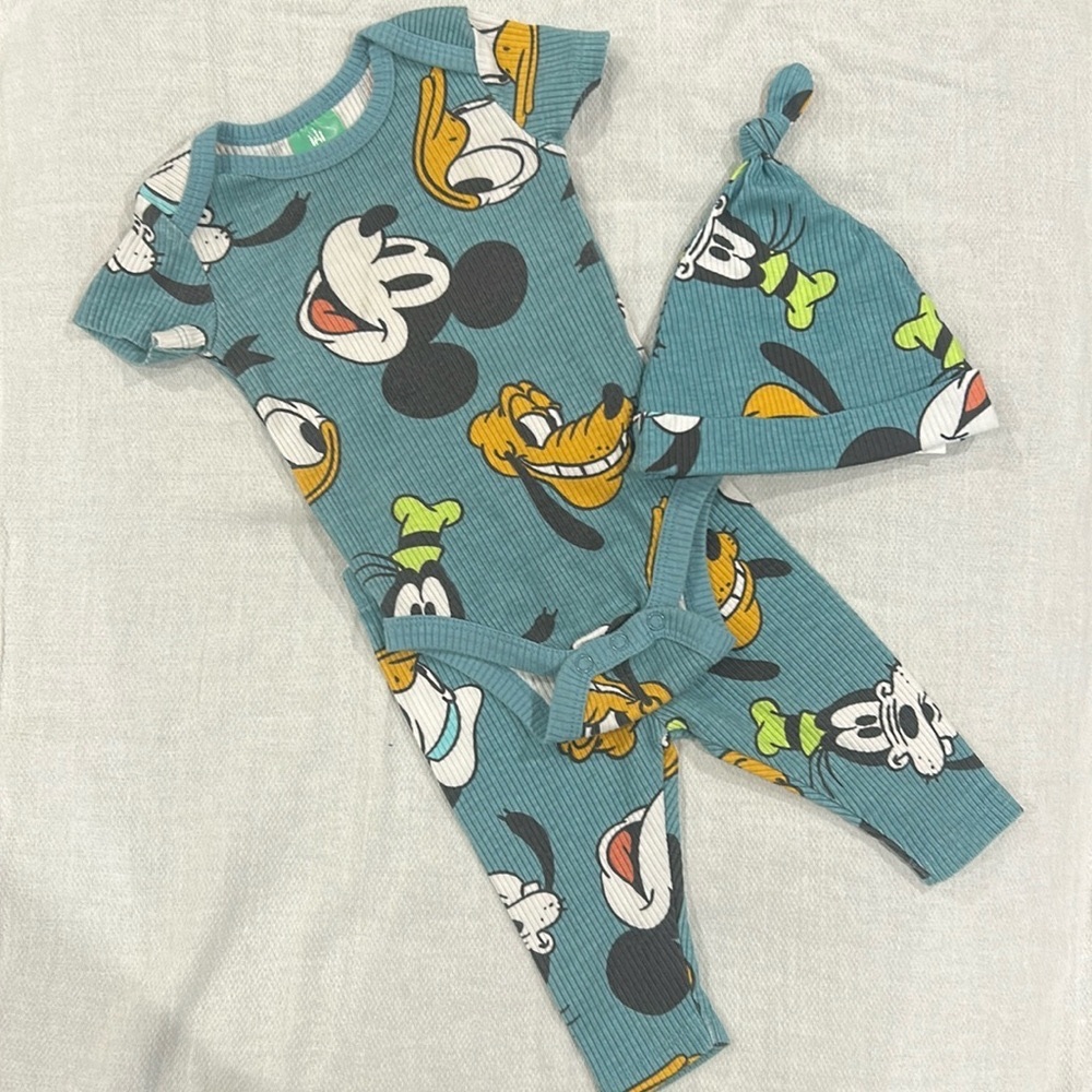 Disney matching set
size 0-3m